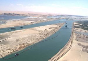 ship-runs-aground-in-suez-canal-causes-delays